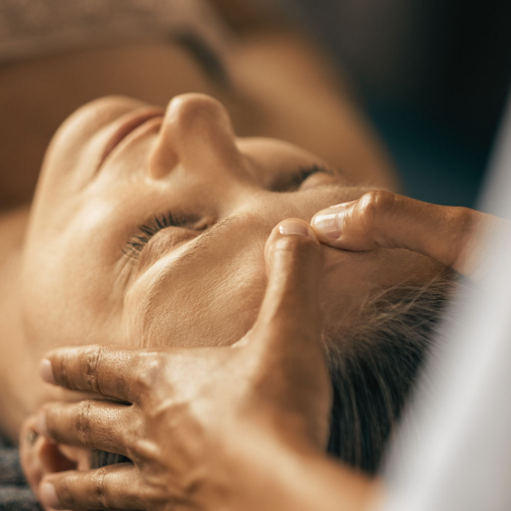 Massage drainant visage