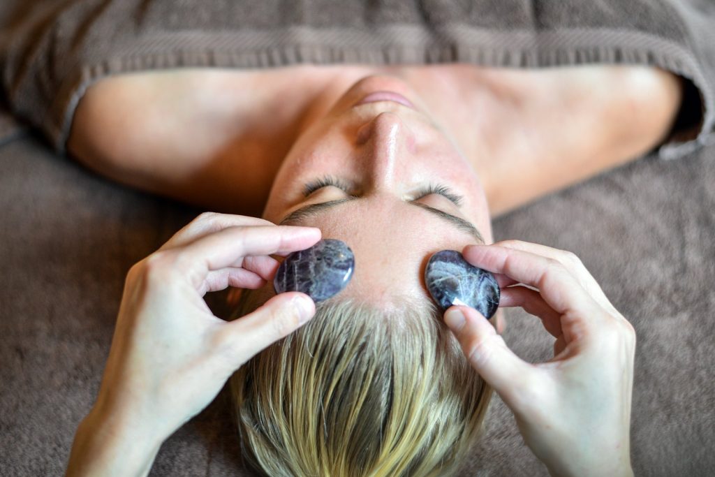 Massage relaxant aux cristaux​