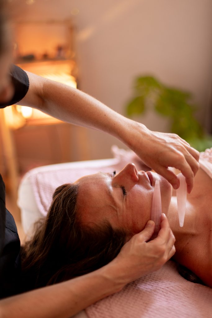 Massage Féminité au Quartz Rose​